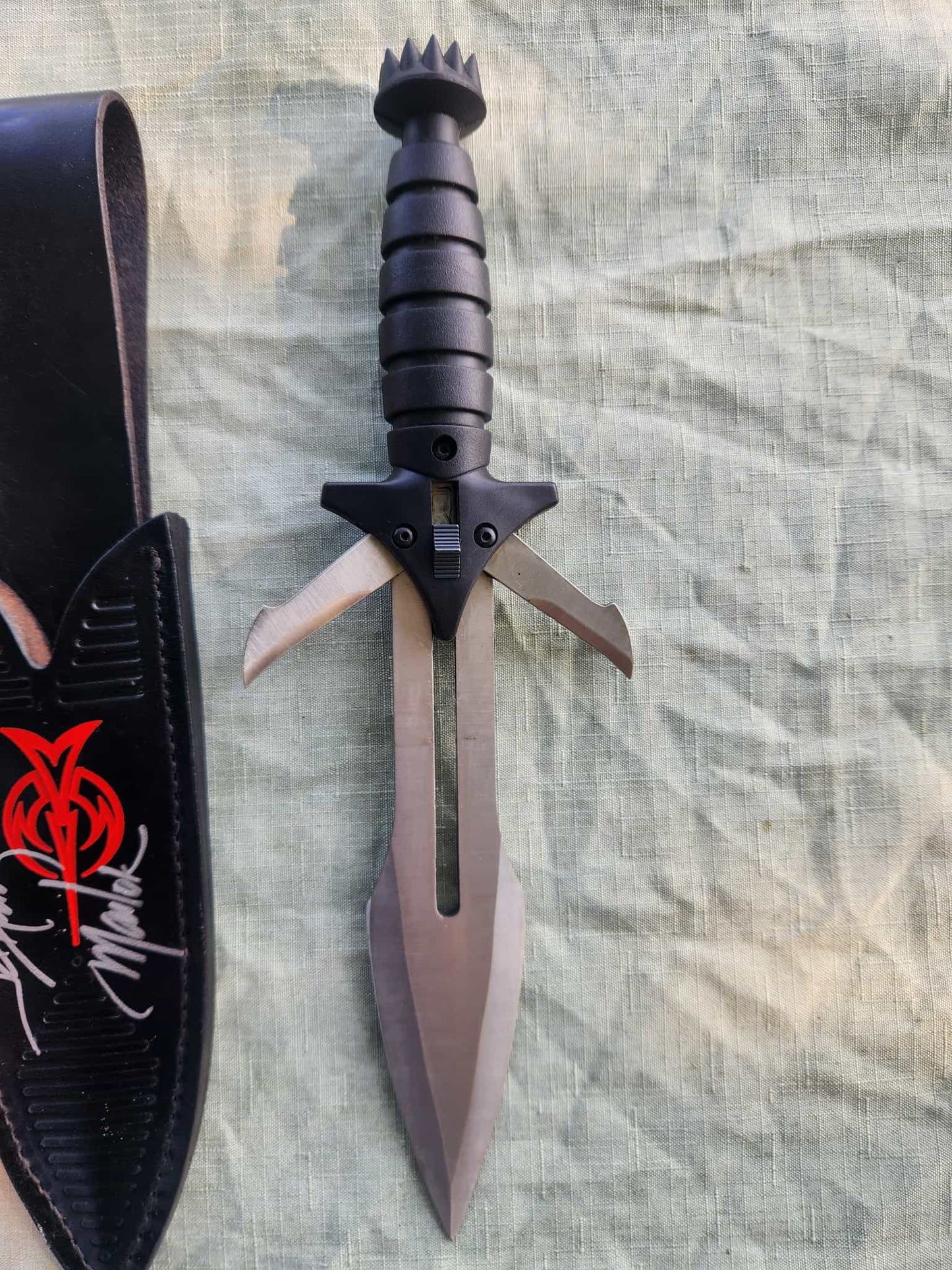 J.G. Hertzler SIGNED United Cutlery Dagger